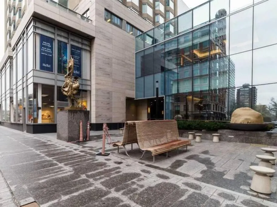 Entire Condo Downtown Toronto + Gym - Yorkville 0*,  Canada