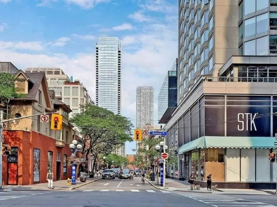 Entire Condo Downtown Toronto + Gym - Yorkville 0*,