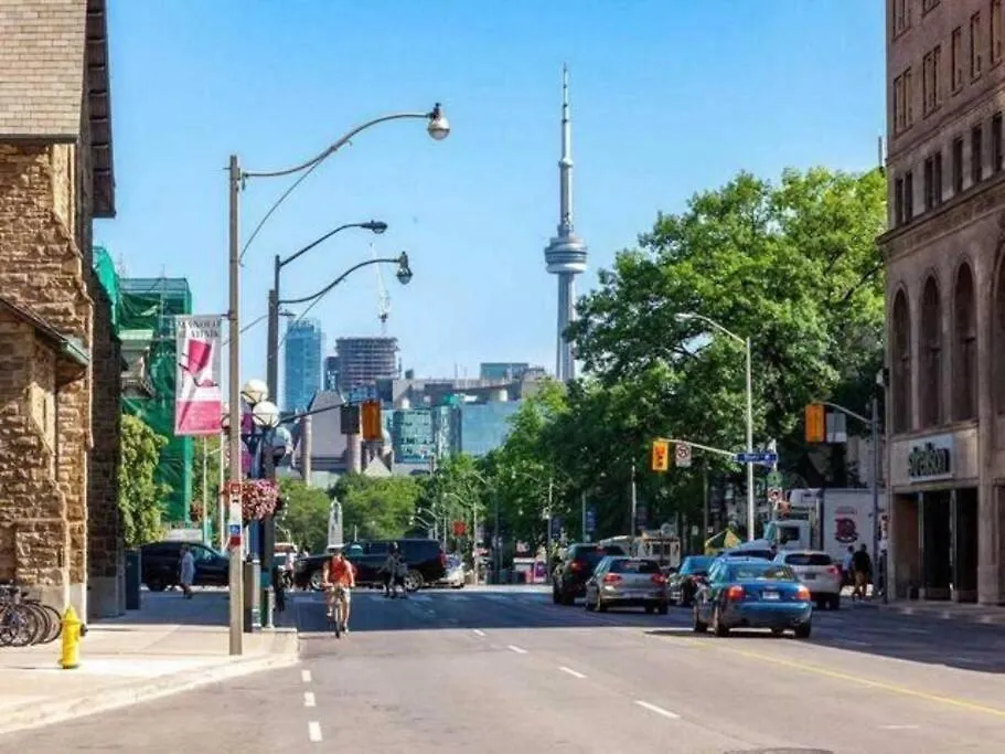 Entire Condo Downtown Toronto + Gym - Yorkville 0*,  Canada